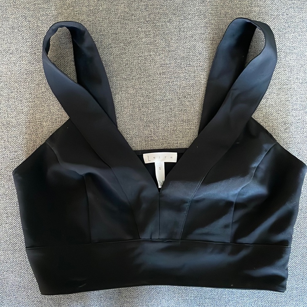 Leith S, Black Crop Top